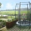 EXIT TOYS EXIT Tiggy Junior Trampolin Mit Sicherheitsnetz ø140cm - Schwarz/grau -Garten Spielzeug Laden 10007000 a exittoys lifestyle