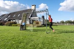 Multifunkčná Preliezka GetSet Monkeybar MB320 Exit Toys Rozšíriteľná S Gymnastickými Kruhmi Boxovacím Vrecom Lezeckou Stenou Hojdačkou A Bradlami ET54302000 -Garten Spielzeug Laden 54302000 b exit toys lifestyle