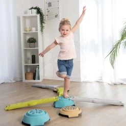 Abenteuerstrecke Adventure Course Smoby 4 Gehwege Und 4 Stützpunkte Für Die Entwicklung Der Motorischen Sinne Der Kinder Ab 24 Monaten SM840400