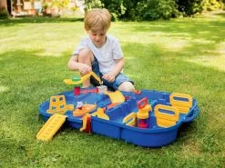 Set Sandkasten Schmetterling Smoby Mit Wasserdüse Und Wasserstraße LockBox Mit Segelbooten -Garten Spielzeug Laden 8700001516 k aquaplay draha